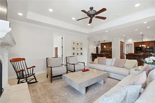 3939 W Robinwood, Visalia, CA 93291