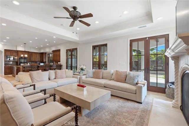 3939 W Robinwood, Visalia, CA 93291