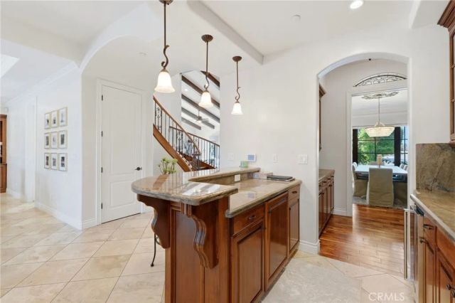 3939 W Robinwood, Visalia, CA 93291