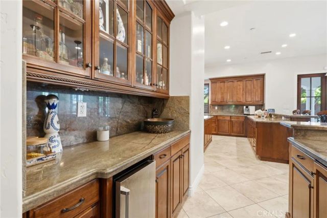 3939 W Robinwood, Visalia, CA 93291