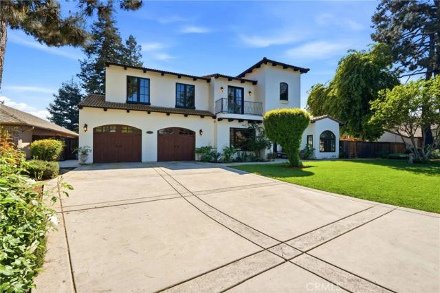 3939 W Robinwood, Visalia, CA 93291