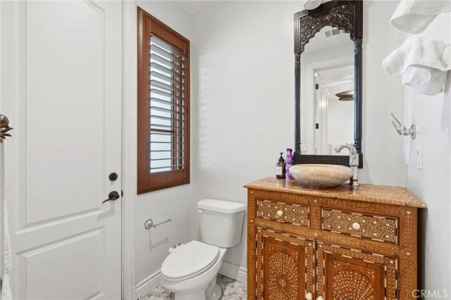 3939 W Robinwood, Visalia, CA 93291