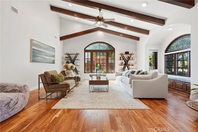 3939 W Robinwood, Visalia, CA 93291