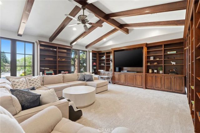 3939 W Robinwood, Visalia, CA 93291