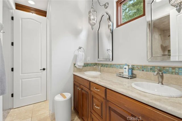 3939 W Robinwood, Visalia, CA 93291