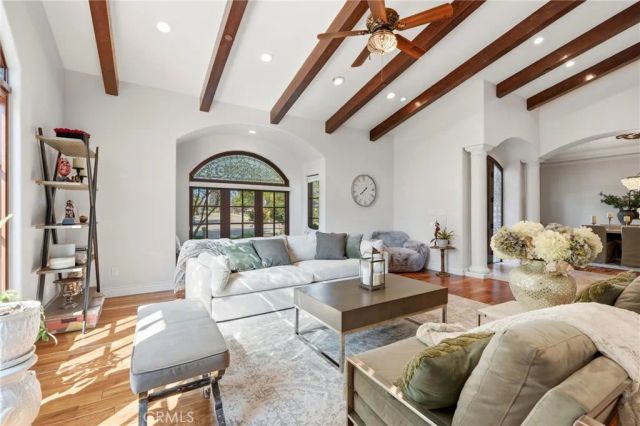 3939 W Robinwood, Visalia, CA 93291