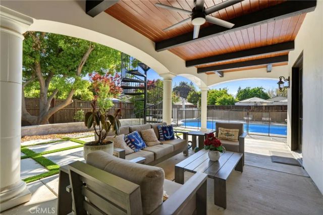 3939 W Robinwood, Visalia, CA 93291