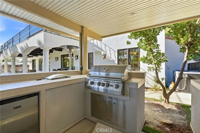 3939 W Robinwood, Visalia, CA 93291