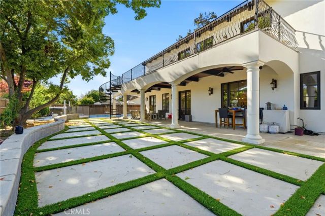 3939 W Robinwood, Visalia, CA 93291