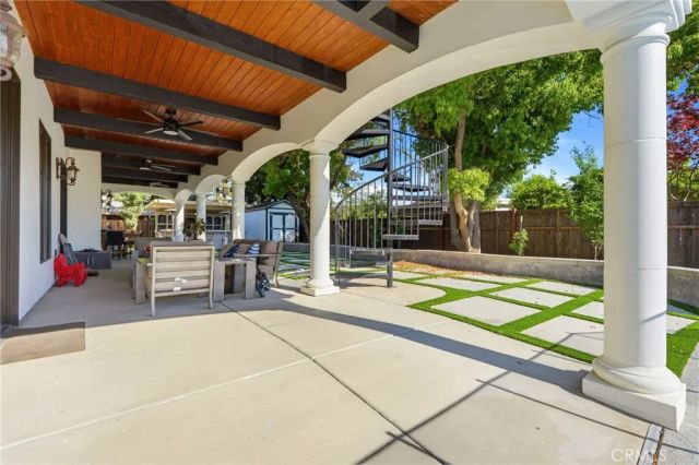 3939 W Robinwood, Visalia, CA 93291