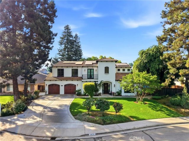 3939 W Robinwood, Visalia, CA 93291