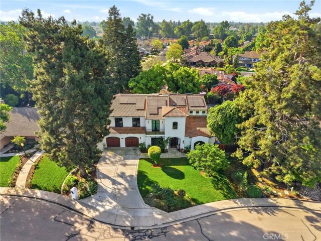 3939 W Robinwood, Visalia, CA 93291