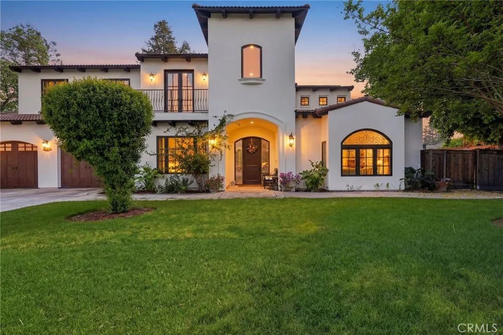 3939 W Robinwood, Visalia, CA 93291