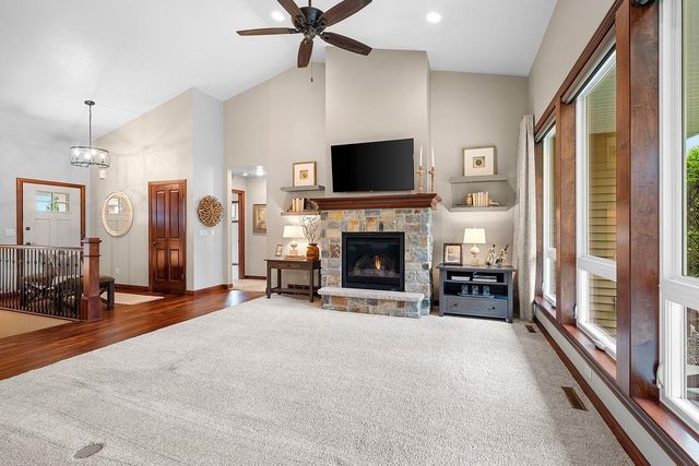 1004 HEYERDAHL HEIGHTS, Hobart, WI 54313