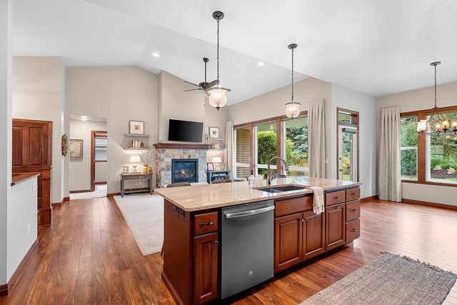 1004 HEYERDAHL HEIGHTS, Hobart, WI 54313