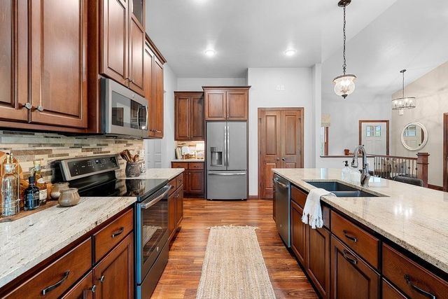 1004 HEYERDAHL HEIGHTS, Hobart, WI 54313