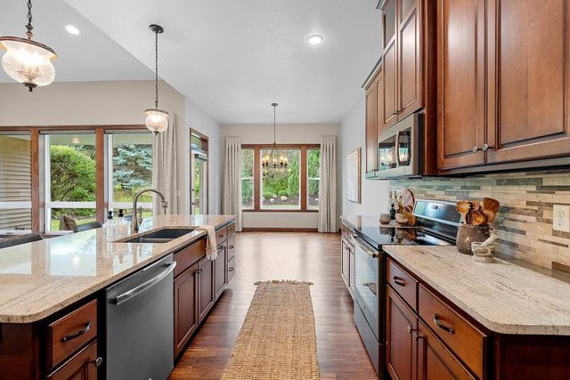 1004 HEYERDAHL HEIGHTS, Hobart, WI 54313