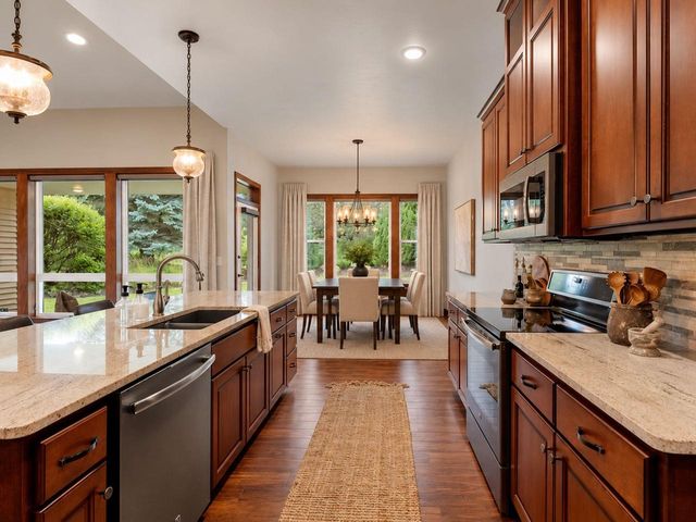 1004 HEYERDAHL HEIGHTS, Hobart, WI 54313
