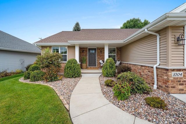 1004 HEYERDAHL HEIGHTS, Hobart, WI 54313