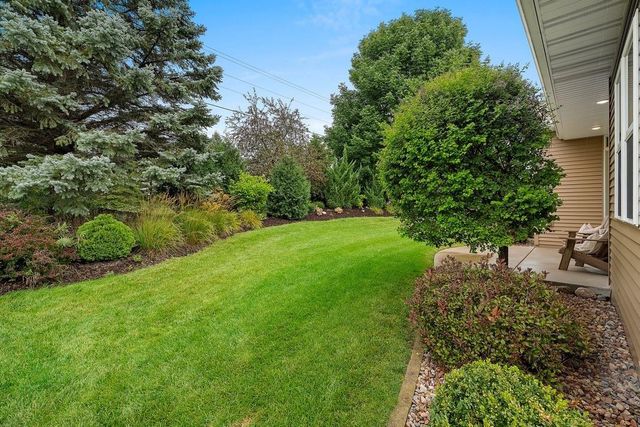 1004 HEYERDAHL HEIGHTS, Hobart, WI 54313