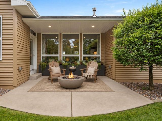 1004 HEYERDAHL HEIGHTS, Hobart, WI 54313
