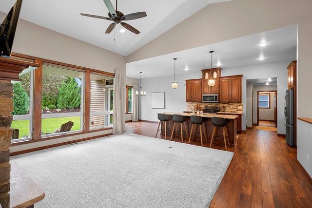 1004 HEYERDAHL HEIGHTS, Hobart, WI 54313
