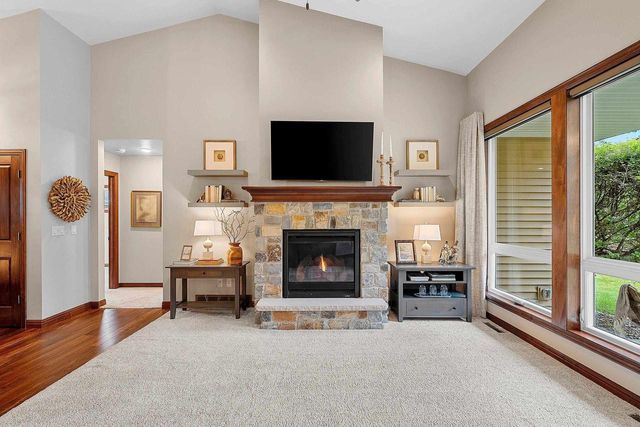 1004 HEYERDAHL HEIGHTS, Hobart, WI 54313