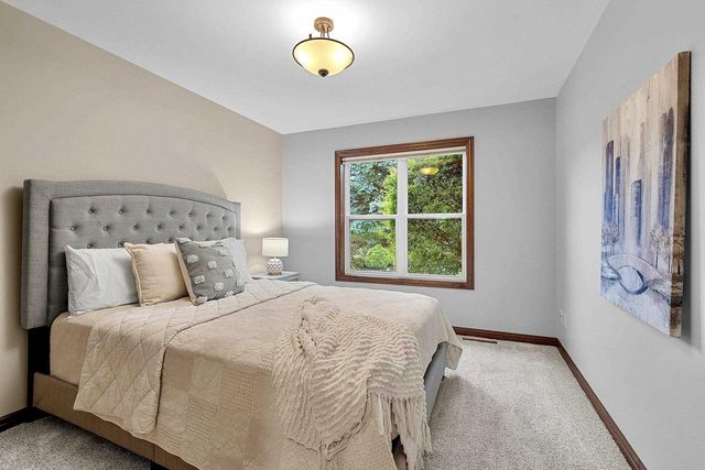 1004 HEYERDAHL HEIGHTS, Hobart, WI 54313