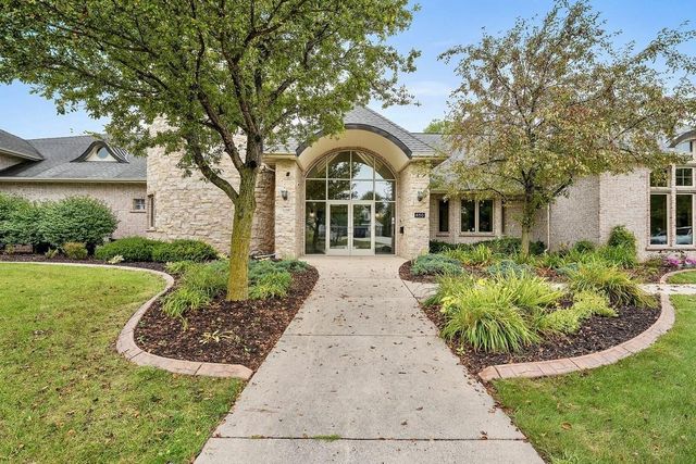 1004 HEYERDAHL HEIGHTS, Hobart, WI 54313
