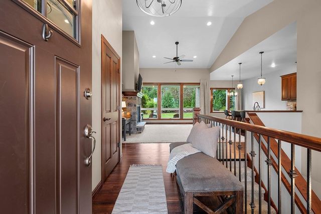1004 HEYERDAHL HEIGHTS, Hobart, WI 54313