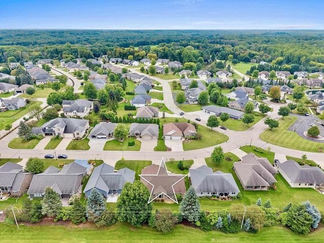 1004 HEYERDAHL HEIGHTS, Hobart, WI 54313
