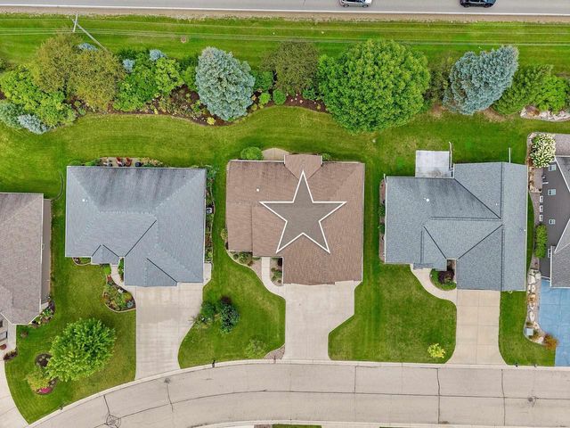 1004 HEYERDAHL HEIGHTS, Hobart, WI 54313