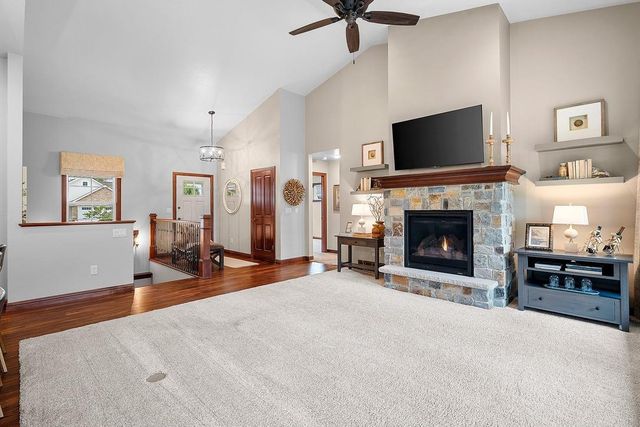 1004 HEYERDAHL HEIGHTS, Hobart, WI 54313