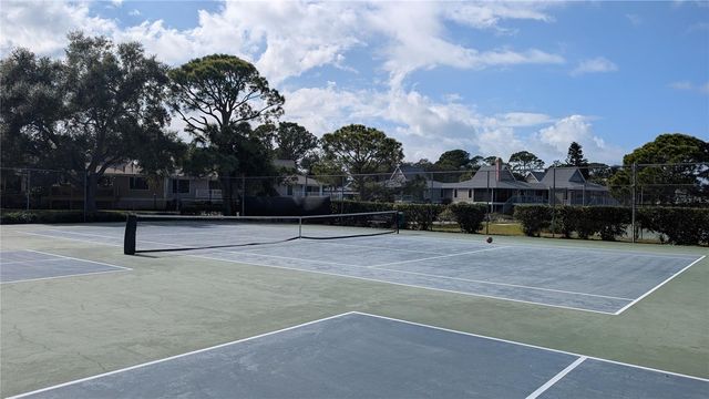 1025 LAKE AVOCA PLACE, Tarpon Springs, FL 34689