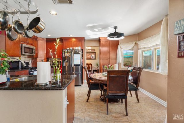 9703 touchstone dr, Bakersfield, CA 93311