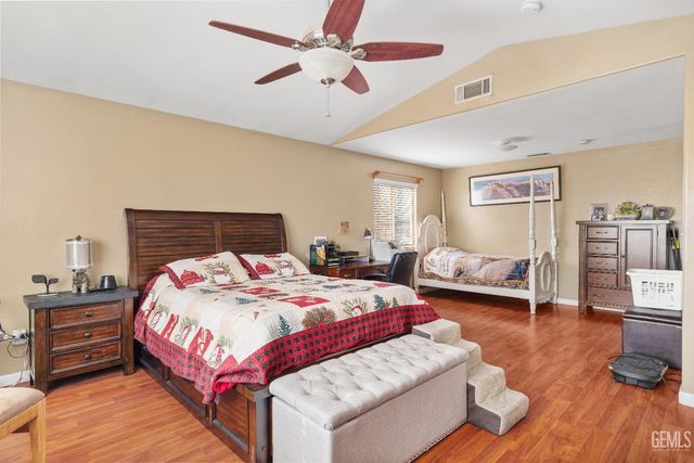 9703 touchstone dr, Bakersfield, CA 93311