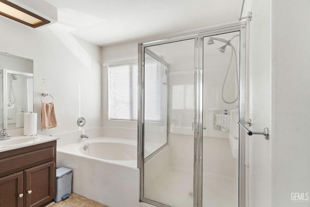 9703 touchstone dr, Bakersfield, CA 93311