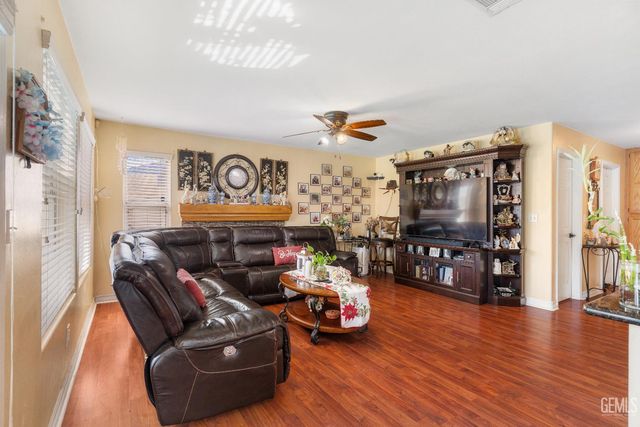 9703 touchstone dr, Bakersfield, CA 93311