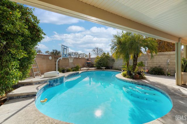 9703 touchstone dr, Bakersfield, CA 93311