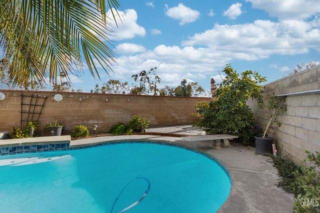 9703 touchstone dr, Bakersfield, CA 93311