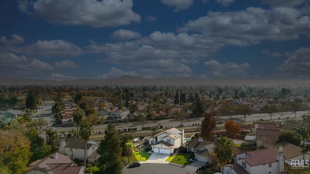 9703 touchstone dr, Bakersfield, CA 93311