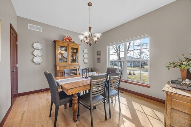 804 Palmyra Drive NE, Cedar Rapids, IA 52402