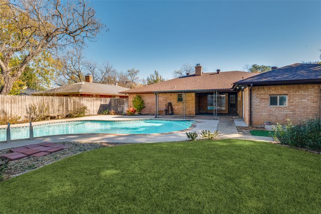 1910 Jamestown Court, Arlington, TX 76013