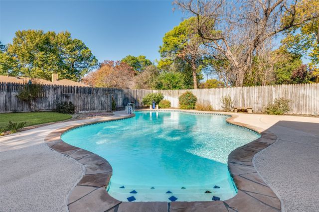 1910 Jamestown Court, Arlington, TX 76013