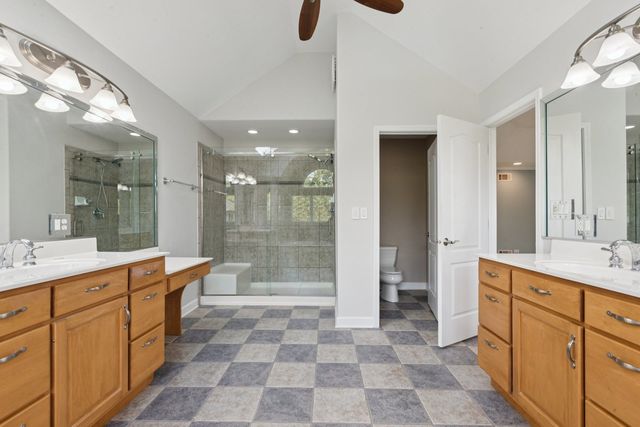 841 Black Walnut Drive, Sugar Grove, IL 60554