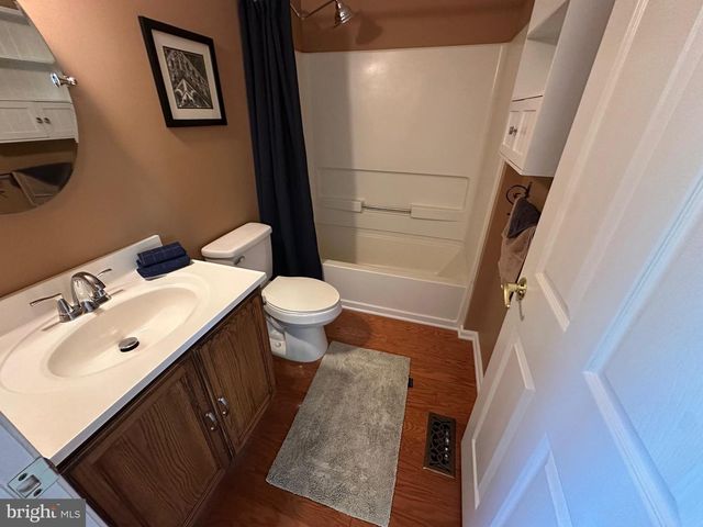 11 WOODRUSH CT, Delran, NJ 08075