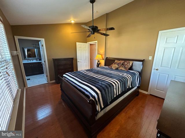 11 WOODRUSH CT, Delran, NJ 08075