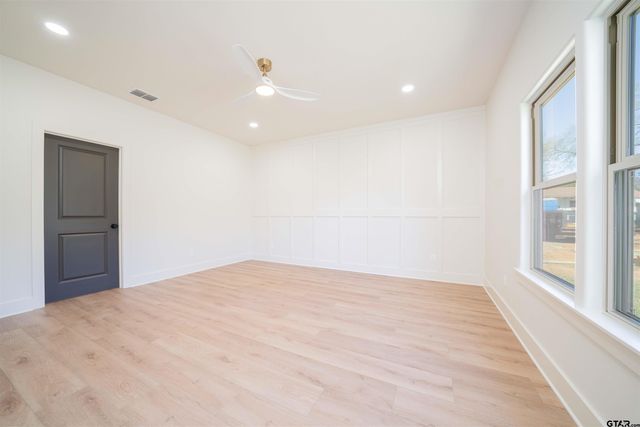 284 Ron Boyett, White Oak, TX 75693