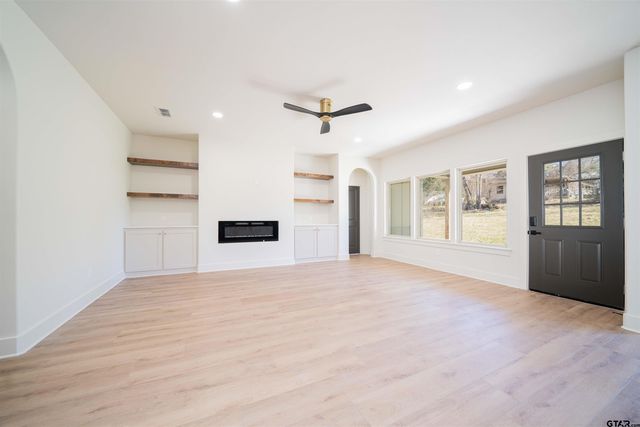 284 Ron Boyett, White Oak, TX 75693