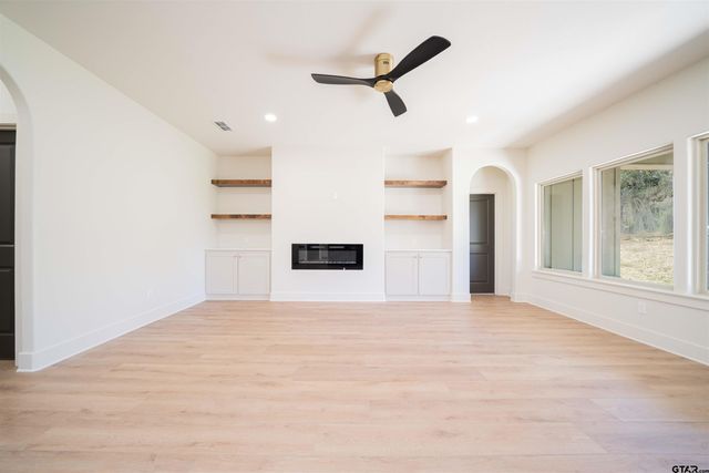 284 Ron Boyett, White Oak, TX 75693